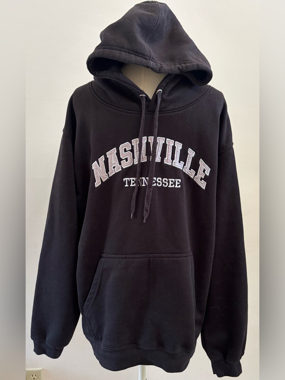 Nashville Tennessee Hoodie Black Graphic Pullover Sweatshirt Men’s Large